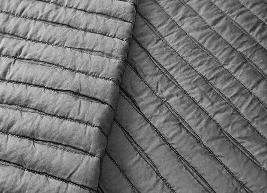 Detail Shot of the stitching of the Arctic Aire•MAX Quilt in Charcoal.#choose-your-color_charcoal