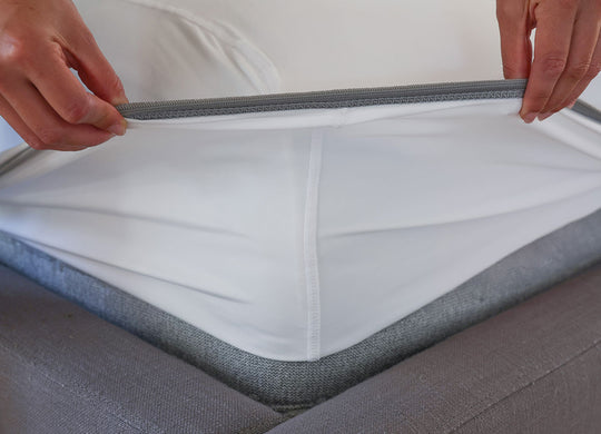 Bright White fitted sheet elastic shown on deep pocket mattress. #choose-your-color_bright-white